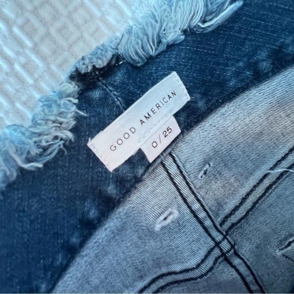 NWT GOOD AMERICAN GOOD LEGS FRAY WAISTBAND SIZE 0 - Picture 15 of 16